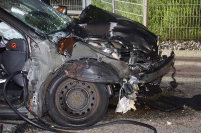 Pforzheim: schwerer Verkehrsunfall mit zwei beteiligte Fahrzeuge - mehrere Schwerverletzte Personen